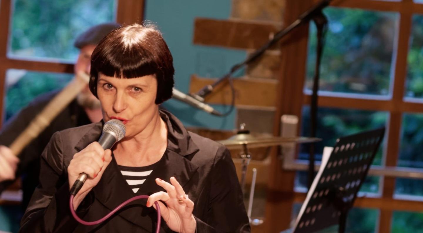 Audrey Redpath sings in front of her band