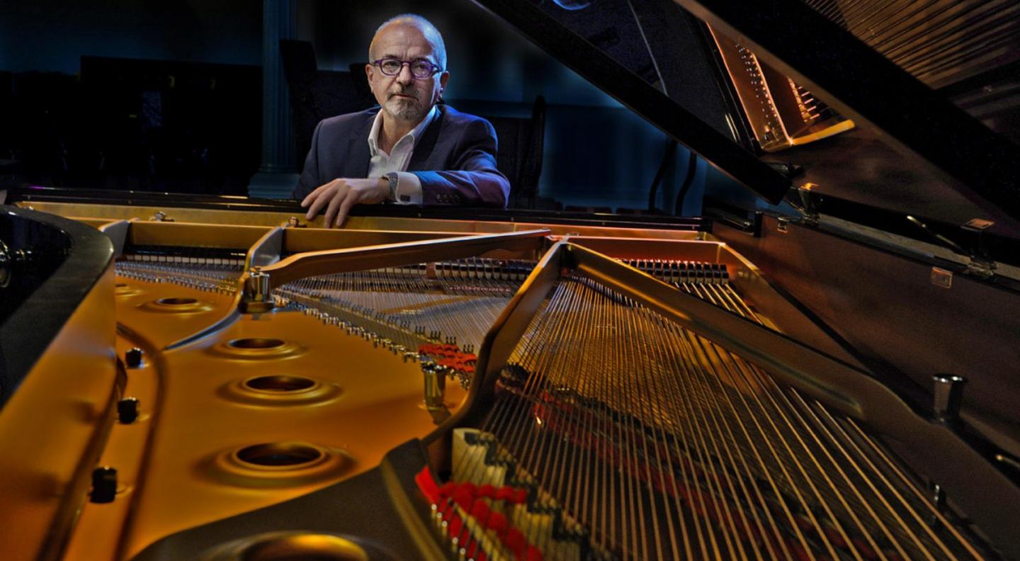 A photograph of Brian Kellock at a piano