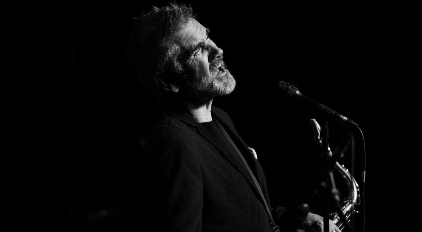 Curtis Stigers singing in black and white
