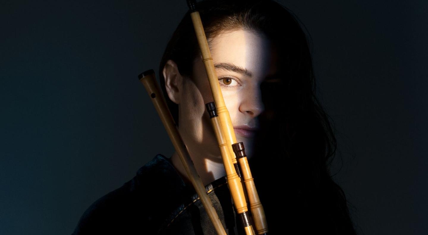 Brìghde Chaimbeul behind her smallpipes