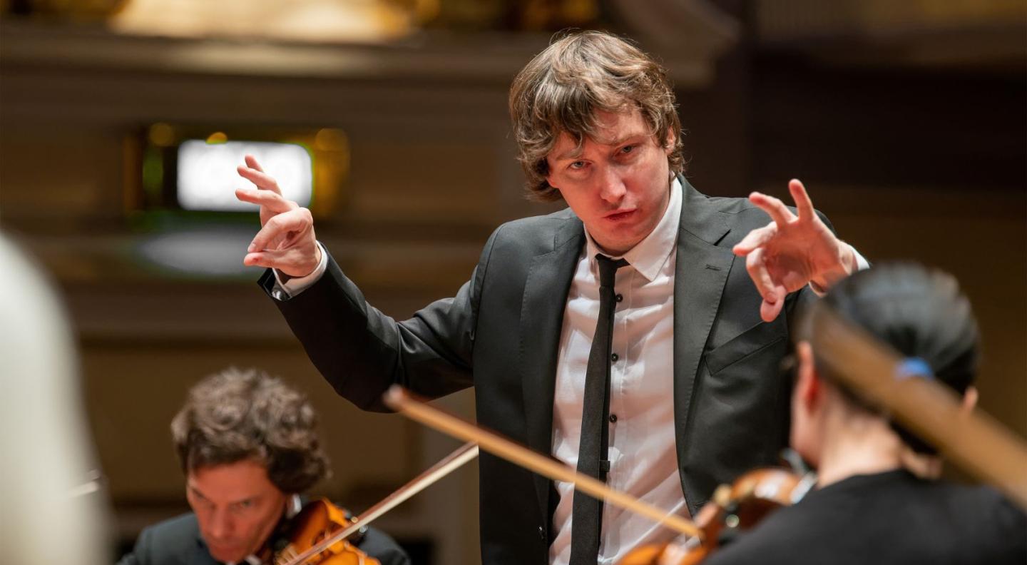 Maxim Emelyanychev conducting