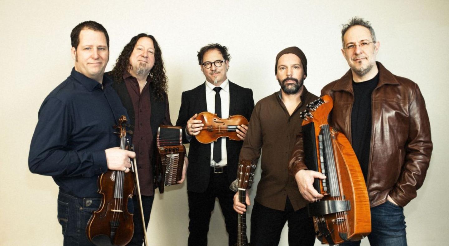 The five members of Le Vend du Nord holding their instruments