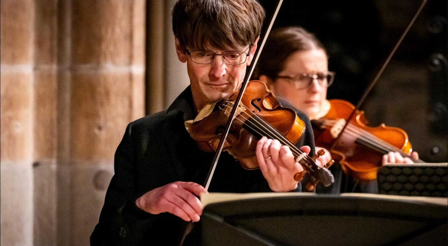 Dunedin Consort Violinist and director Matthew Truscott playing Handel's Messiah