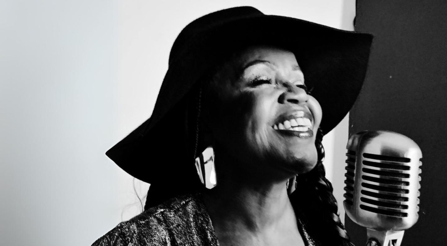 A photo of PP Arnold in black and white